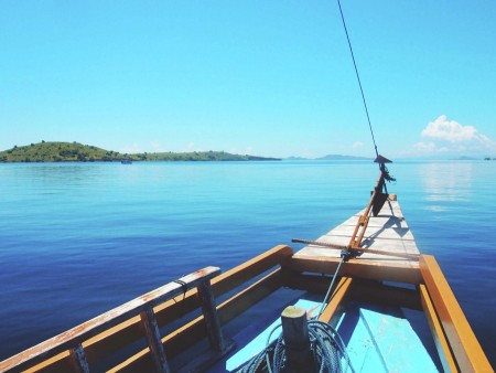 Terombang-ambing di perairan flores