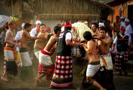 rebutan ngayah