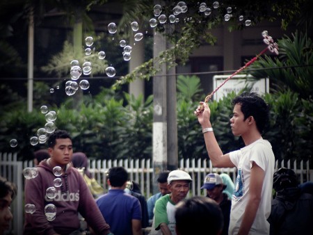 - Bermain Balon -