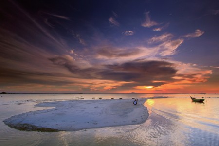 Hot Lepar Beach
