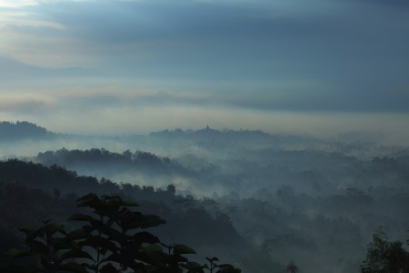 Keheningan pagi Borobudur