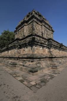 Mendhut nan simetris