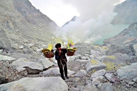 Tambang Belerang Kawah Ijen